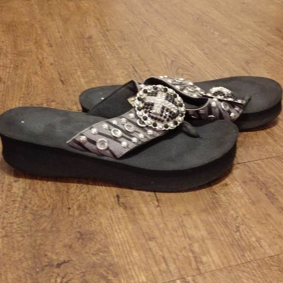 Grazie Shoes - Grazie Flip Flops with BIG Chonco